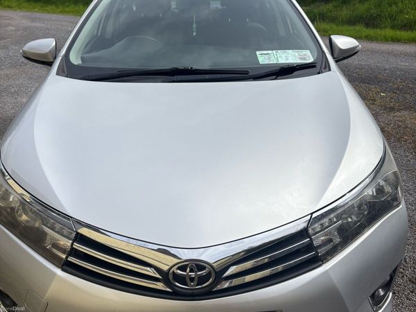 Toyota Corolla Saloon, Diesel, 2015, Silver