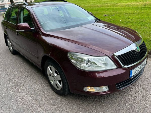 Skoda Octavia Estate, Petrol, 2011, Red