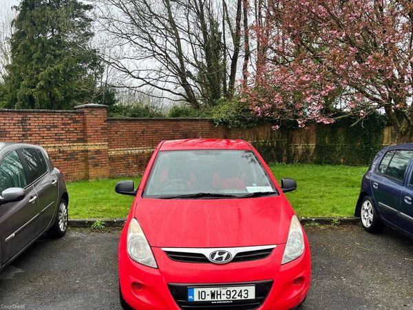 Hyundai i20 Hatchback, Petrol, 2010, Red