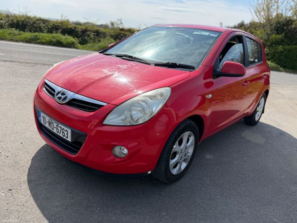 Hyundai i20 Hatchback, Petrol, 2010, Red