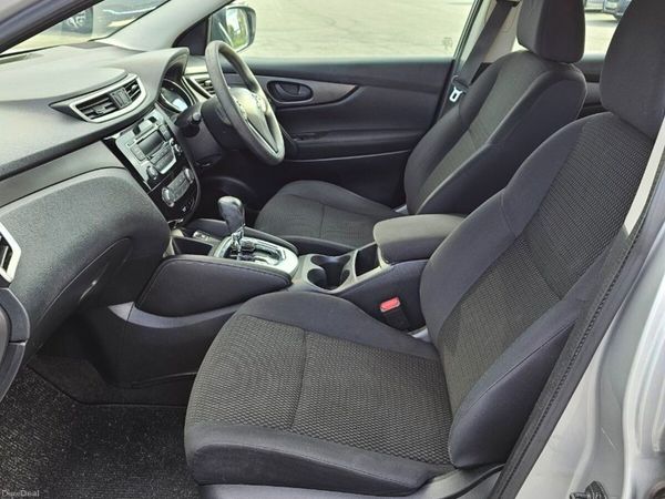 Nissan Qashqai Hatchback, Diesel, 2014, Silver