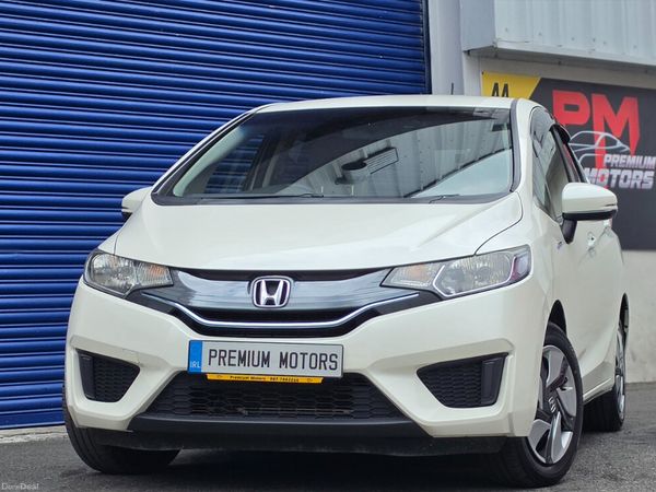 Honda Fit Hatchback, Petrol Hybrid, 2014, White