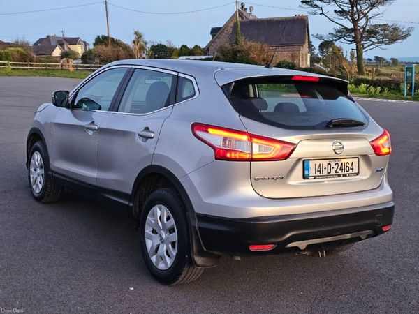 Nissan Qashqai Hatchback, Diesel, 2014, Silver