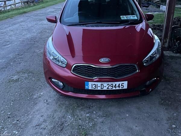 Kia Ceed Hatchback, Diesel, 2013, Red