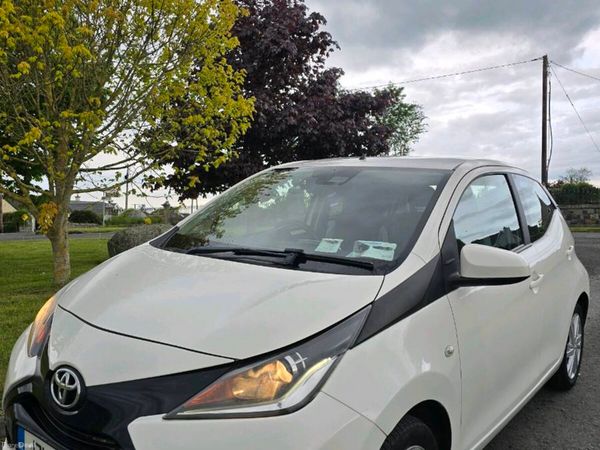 Toyota Aygo Hatchback, Petrol, 2017, White