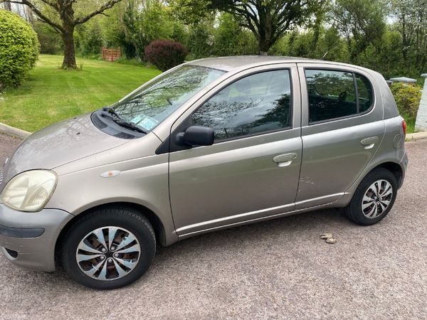 Toyota Yaris Hatchback, Petrol, 2004, Grey