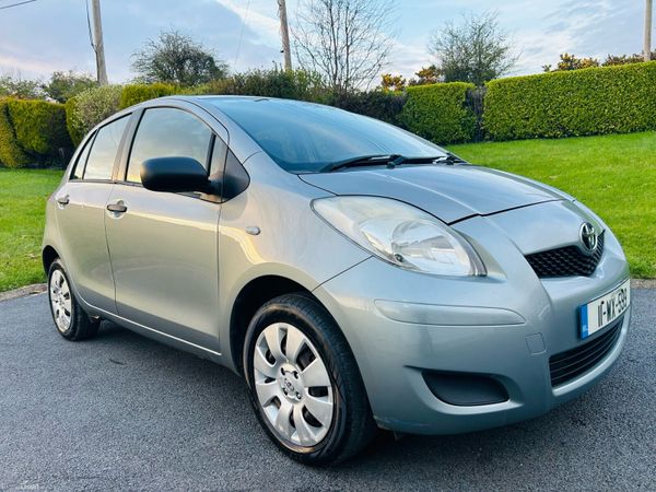 Toyota Yaris Hatchback, Petrol, 2011, Silver