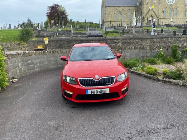 Skoda Octavia Hatchback, Petrol, 2014, Red