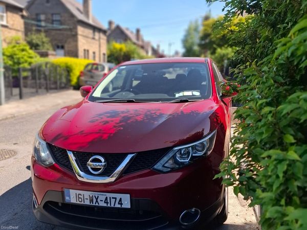 Nissan Qashqai SUV, Petrol, 2016, Red