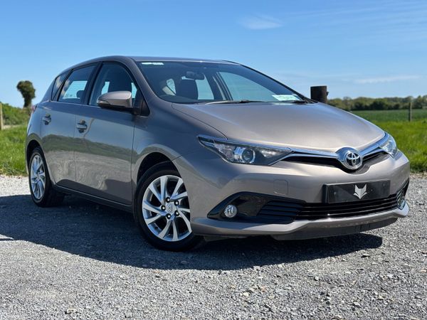 Toyota Auris Hatchback, Petrol, 2016, Bronze