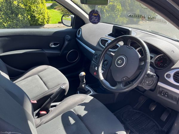Renault Clio Hatchback, Petrol, 2010, Silver
