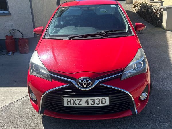Toyota Yaris Hatchback, Petrol, 2015, Red