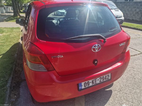 Toyota Yaris Hatchback, Petrol, 2009, Red