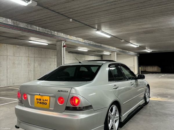 Toyota Other Saloon, Petrol, 2000, Silver