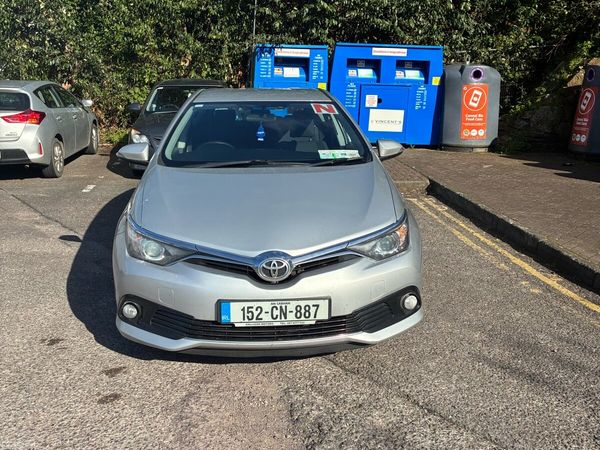 Toyota Auris Hatchback, Diesel, 2015, Silver