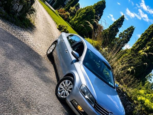 Volkswagen Passat Saloon, Diesel, 2011, Grey