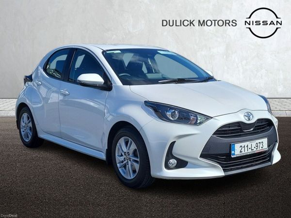 Toyota Yaris Hatchback, Petrol, 2021, White