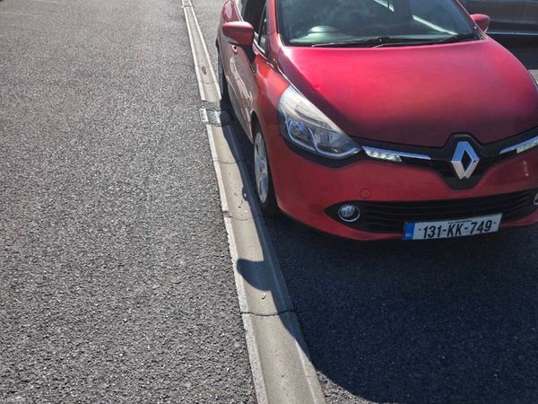 Renault Clio Hatchback, Petrol, 2013, Red