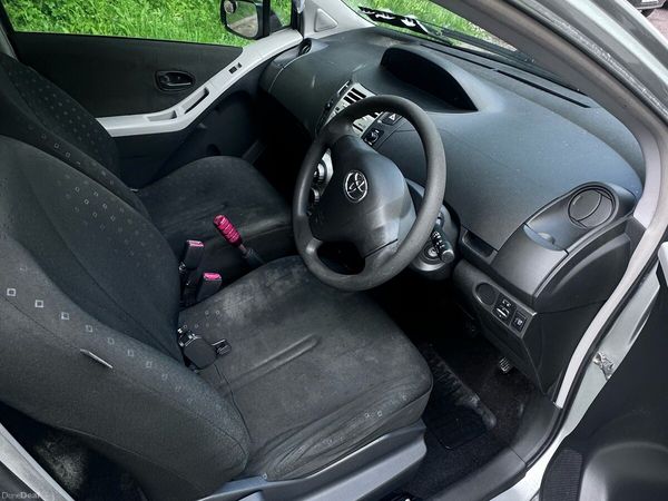 Toyota Yaris Hatchback, Petrol, 2007, Silver