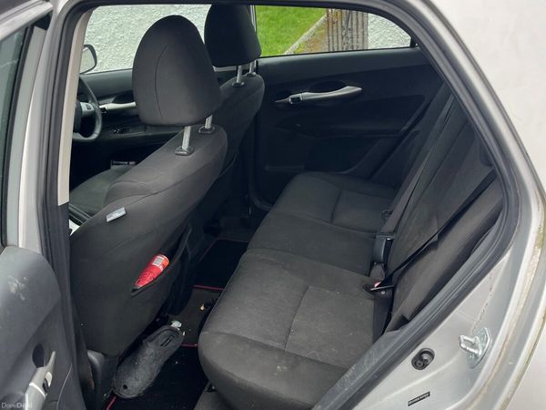 Toyota Auris Hatchback, Diesel, 2012, Silver