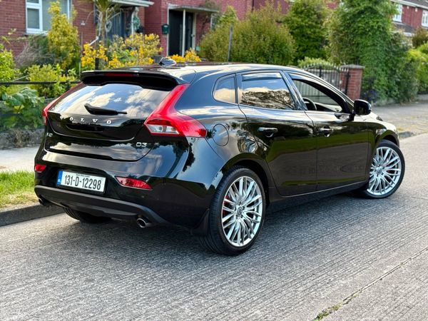 Volvo V40 Hatchback, Diesel, 2013, Black
