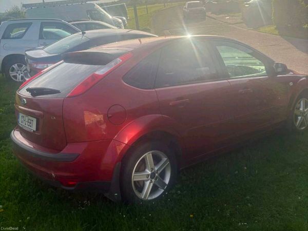Ford Focus Hatchback, Petrol, 2007, Red