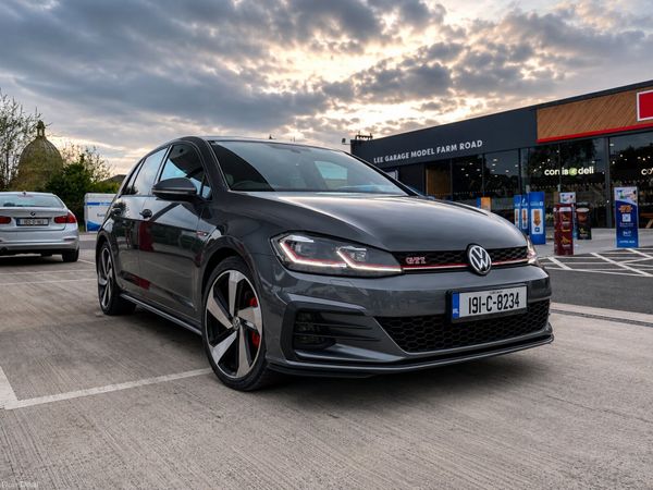 Volkswagen Golf Estate, Petrol, 2019, Grey