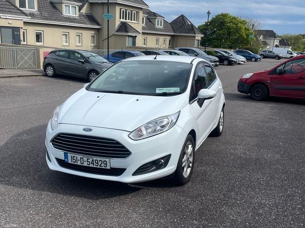 Ford Fiesta Hatchback, Petrol, 2015, White