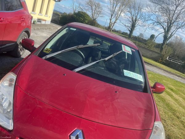 Renault Clio Hatchback, Diesel, 2010, Red