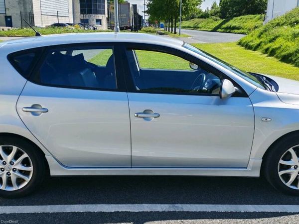 Hyundai i30 Hatchback, Diesel, 2011, Silver