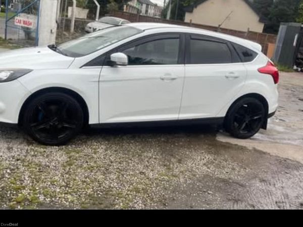 Ford Focus Hatchback, Petrol, 2011, White