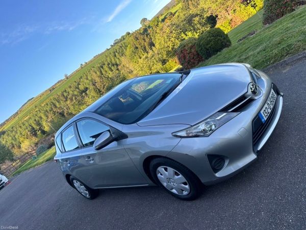 Toyota Auris Hatchback, Petrol, 2013, Grey