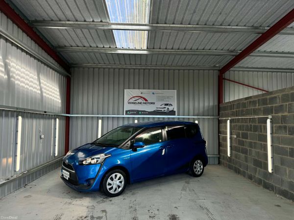 Toyota Sienta MPV, Petrol Hybrid, 2017, Blue