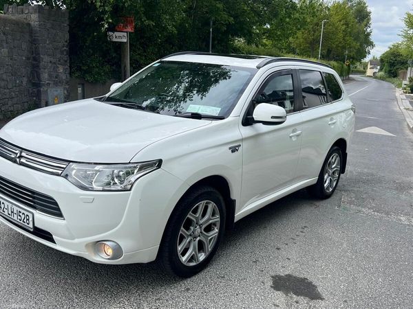 Mitsubishi Outlander SUV, Petrol Plug-in Hybrid, 2014, White