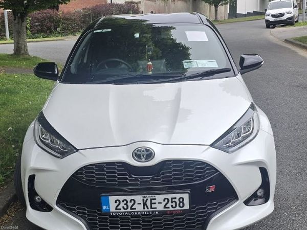 Toyota Yaris Hatchback, Petrol Hybrid, 2023, White