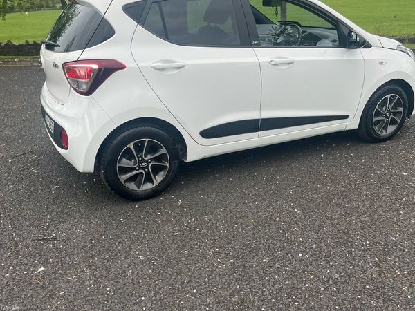 Hyundai i10 Hatchback, Petrol, 2019, White