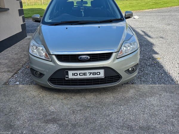 Ford Focus Hatchback, Diesel, 2010, Gold