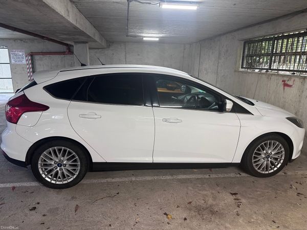 Ford Focus Hatchback, Petrol, 2014, White