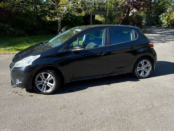 Peugeot 208 Hatchback, Petrol, 2012, Black