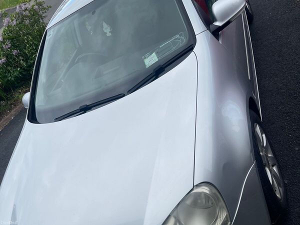 Volkswagen Golf Hatchback, Petrol, 2006, Silver