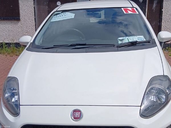Fiat Punto Hatchback, Petrol, 2016, White