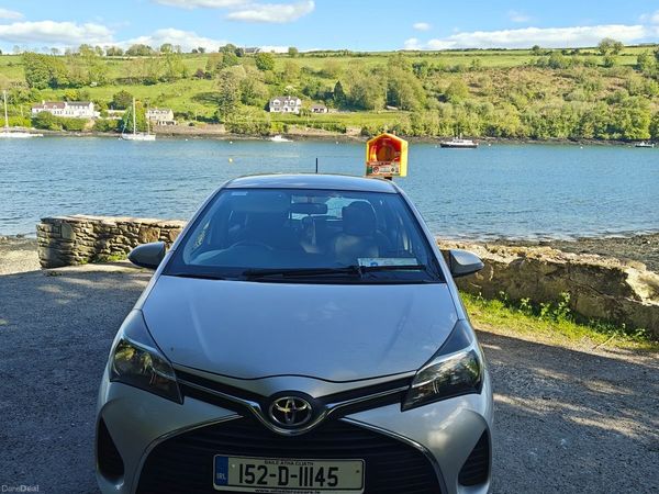 Toyota Yaris Hatchback, Petrol, 2015, Silver