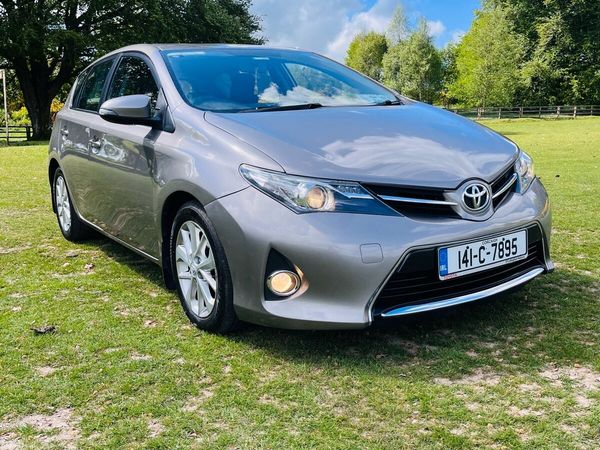 Toyota Auris Hatchback, Diesel, 2014, Bronze
