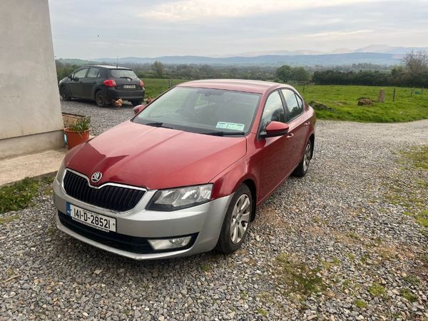 Skoda Octavia Saloon, Diesel, 2014, Red