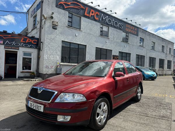 Skoda Octavia Hatchback, Petrol, 2008, Red