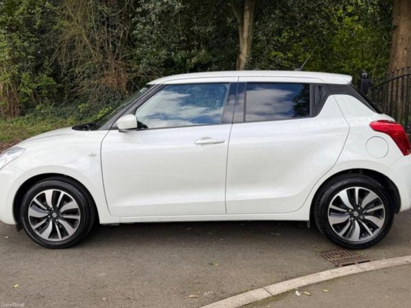 Suzuki Swift Hatchback, Petrol, 2021, White