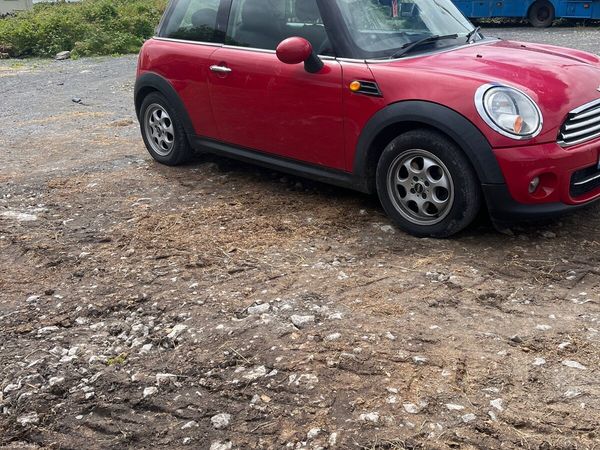 Mini Cooper Hatchback, Diesel, 2013, Red
