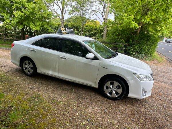 Toyota Camry Saloon, Petrol Hybrid, 2013, White