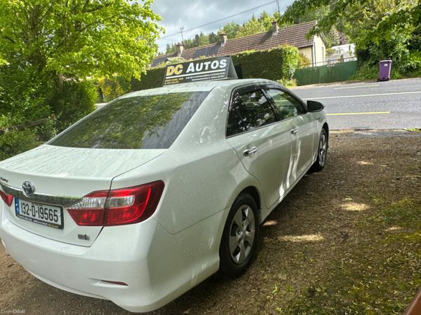 Toyota Camry Saloon, Petrol Hybrid, 2013, White