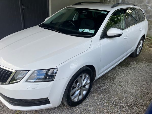 Skoda Octavia Estate, Petrol, 2020, White